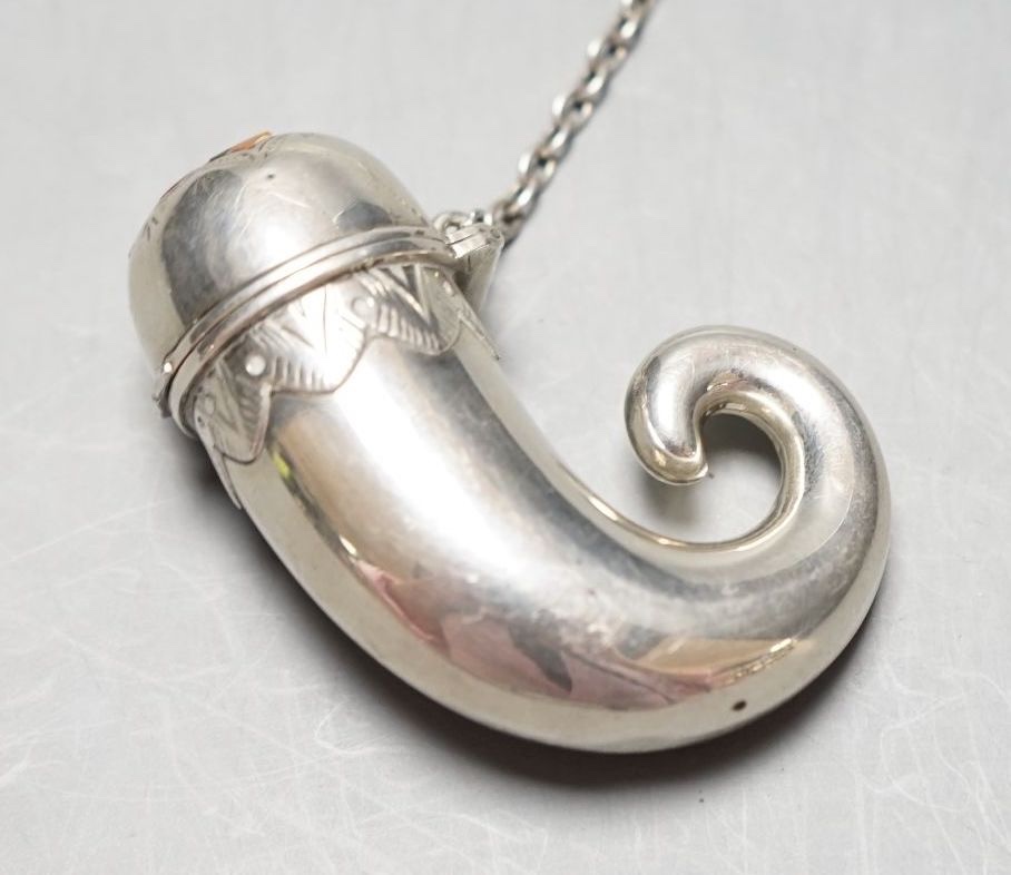 A late Victorian silver and Scottish hardstone inset cornucopia shaped vinaigrette, Birmingham, 1899, 48mm.